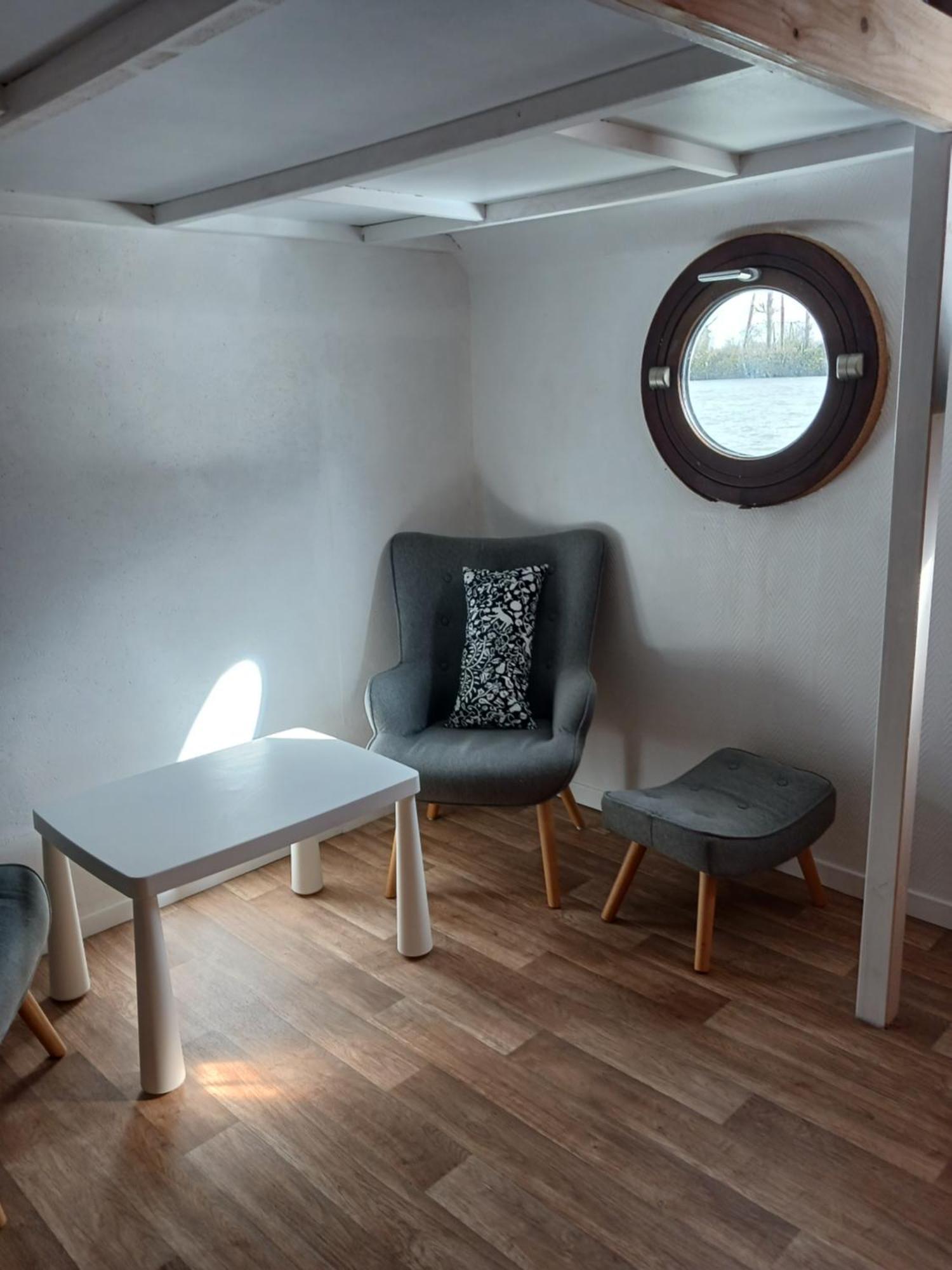 Chambre Sur L'Eau - Peniche La Diva Conflans-Sainte-Honorine Ngoại thất bức ảnh