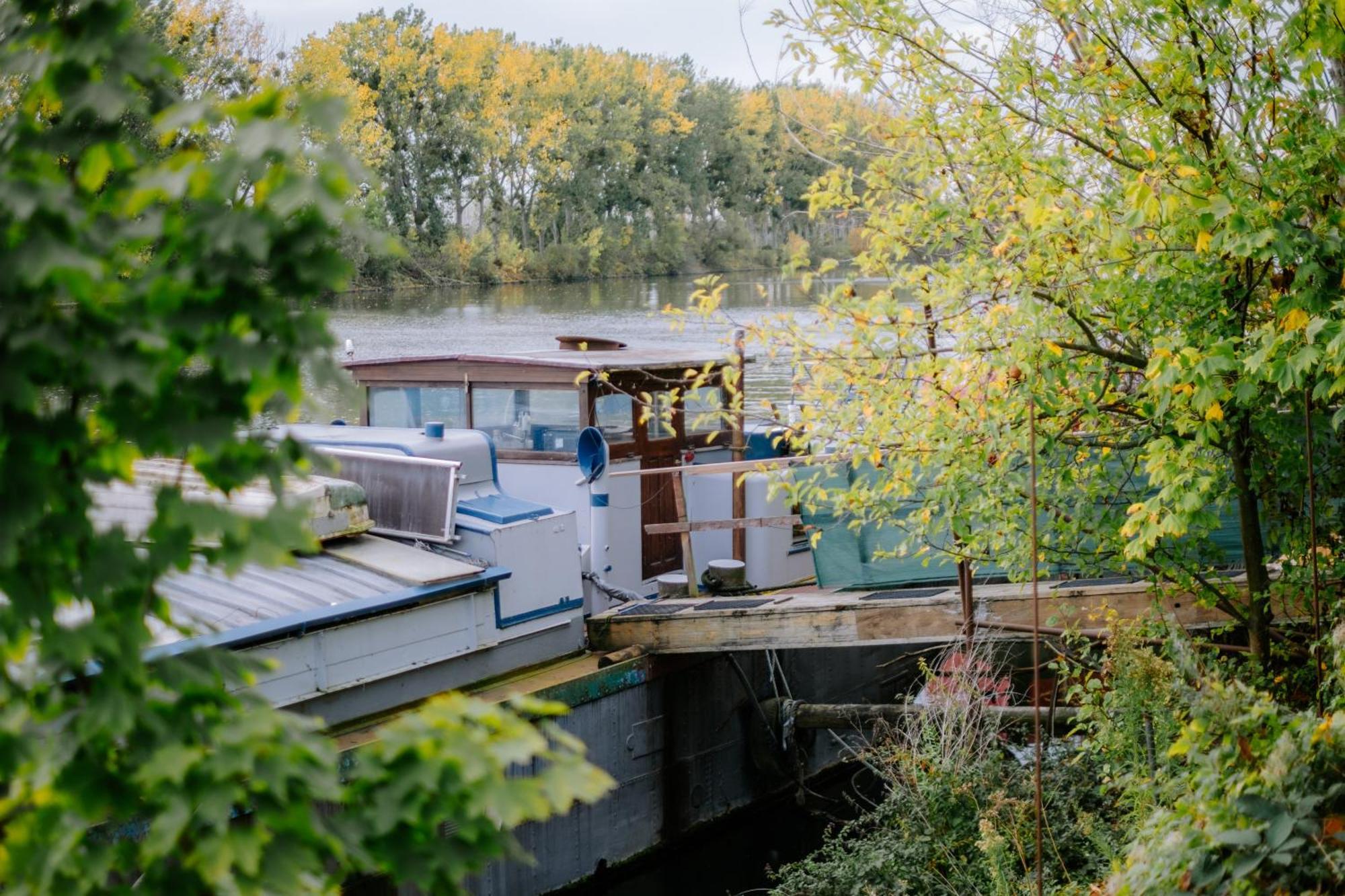 Chambre Sur L'Eau - Peniche La Diva Conflans-Sainte-Honorine Ngoại thất bức ảnh